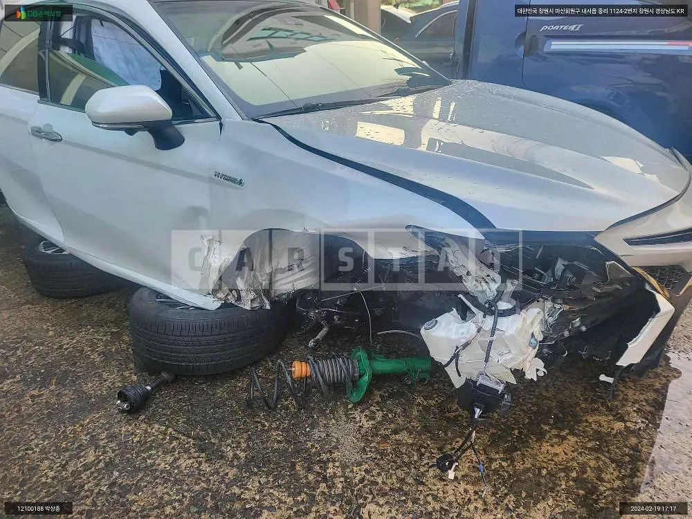 Photo 2 of 13: 2018 Toyota Camry Hybrid, VIN JTNB21HKXJ3011484 — Korean insurance auction