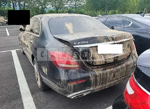 Photo 2 of 8: 2018 Mercedes-Benz E220d 4Matic, VIN WDDZF0FB2JA473186 — Korean insurance auction