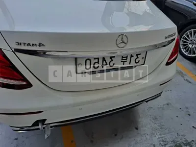 Photo 1 of 9: 2019 Mercedes-Benz E220 d 4Matic, VIN WDDZF0FB2KA533680 — Korean insurance auction