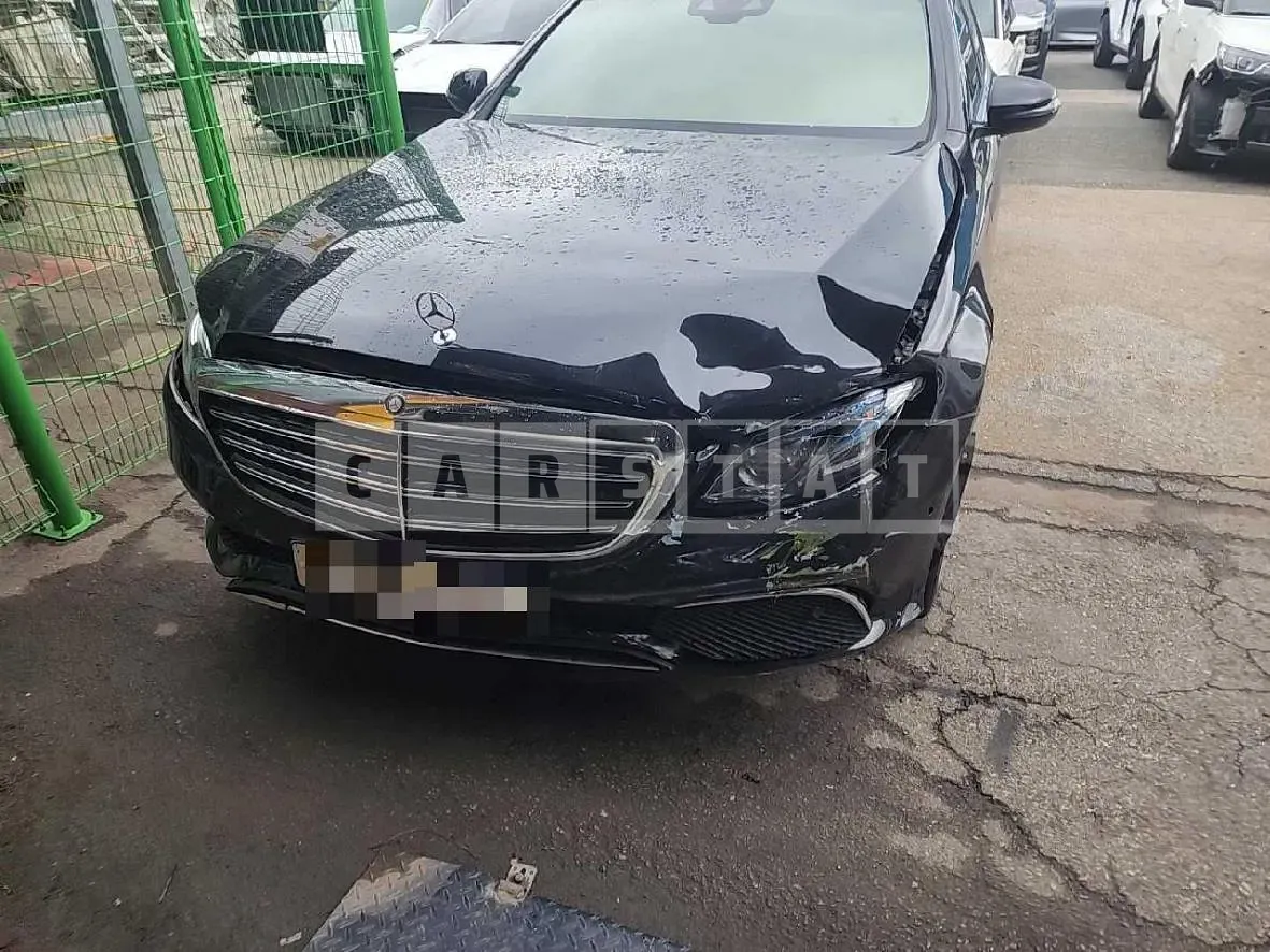 Photo 2 of 35: 2017 Mercedes-Benz E220d — Korean insurance auction