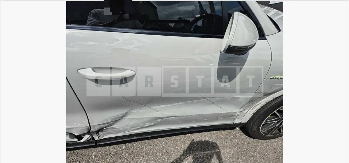 Photo 2 of 17: 2024 Porsche Cayenne E-Hybrid — Korean insurance auction