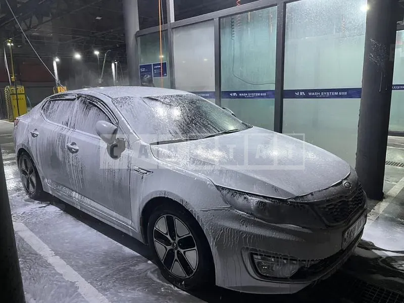 Photo 2 of 3: 2027 Kia K5 2.0 Hybrid, VIN KNAGN41CBCA005925 — Korean insurance auction
