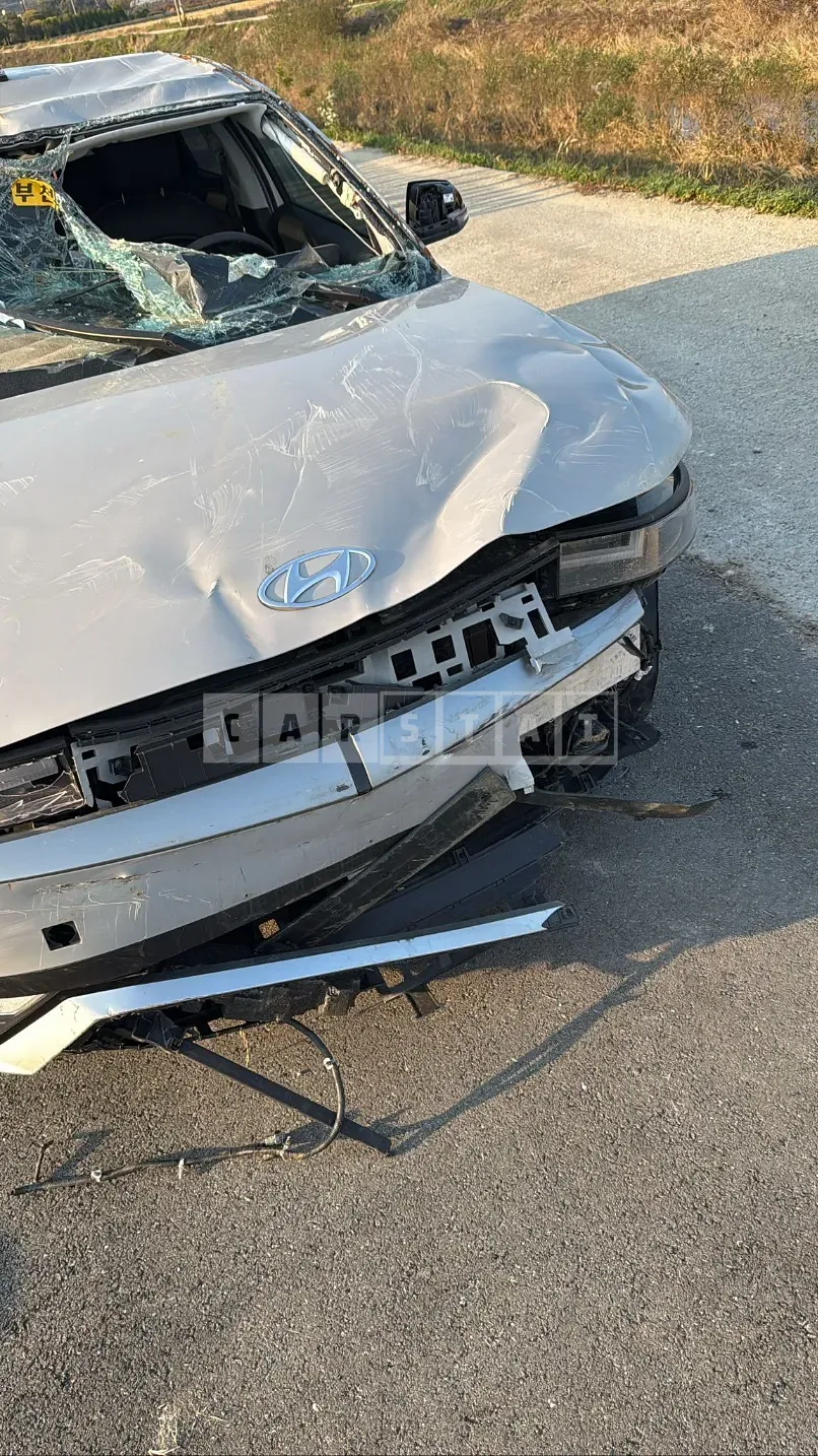 Photo 2 of 17: 2022 Hyundai IONIQ 5 — Korean insurance auction