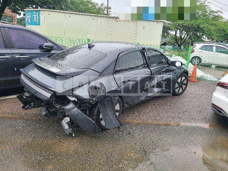 Photo 2 of 73: 2023 Hyundai IONIQ 6, VIN KMHM341AFPA045479 — Korean insurance auction