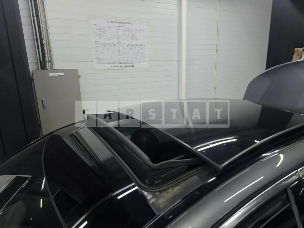 Photo 2 of 28: 2020 Mercedes-Benz C200 — Korean insurance auction