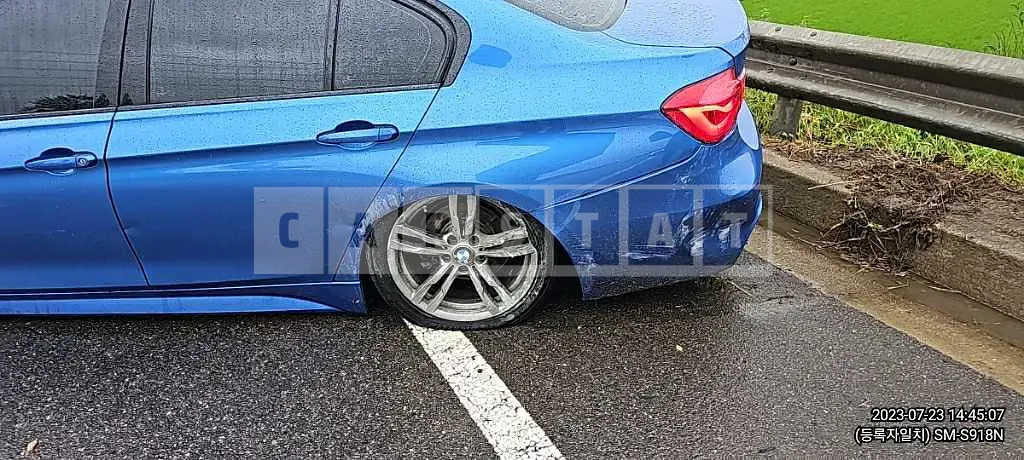 Photo 2 of 10: 2017 BMW 320d, VIN WBA8C5102HK857908 — Korean insurance auction
