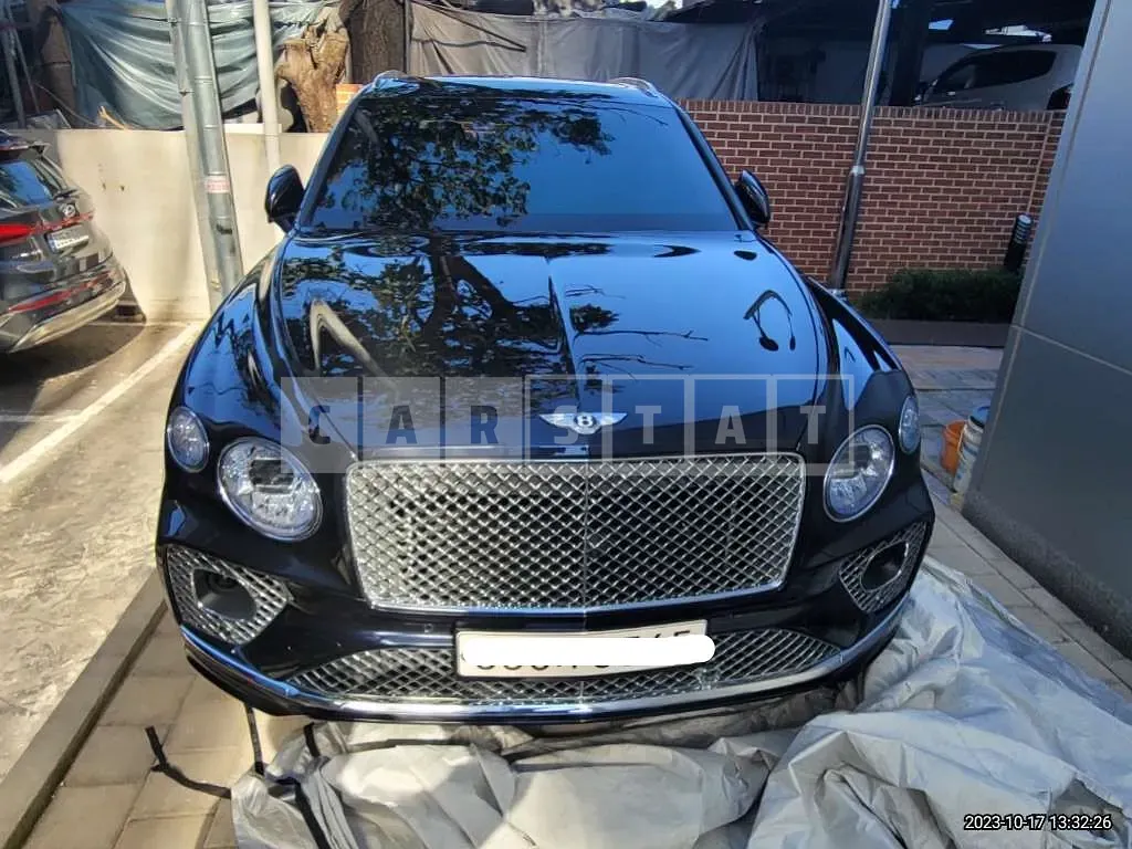 Photo 2 of 47: 2022 Bentley Bentayga V8, VIN SJAAM14VXNC013723 — Korean insurance auction