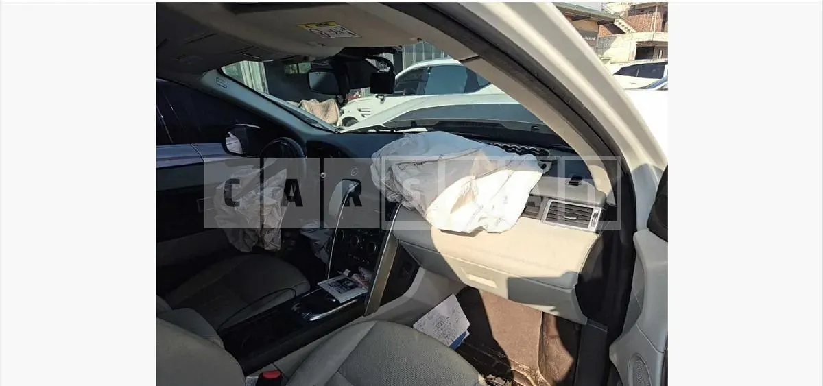 Photo 2 of 37: 2018 Land Rover Discovery Sport 2.0d, VIN SALCA2BN2JH767164 — Korean insurance auction