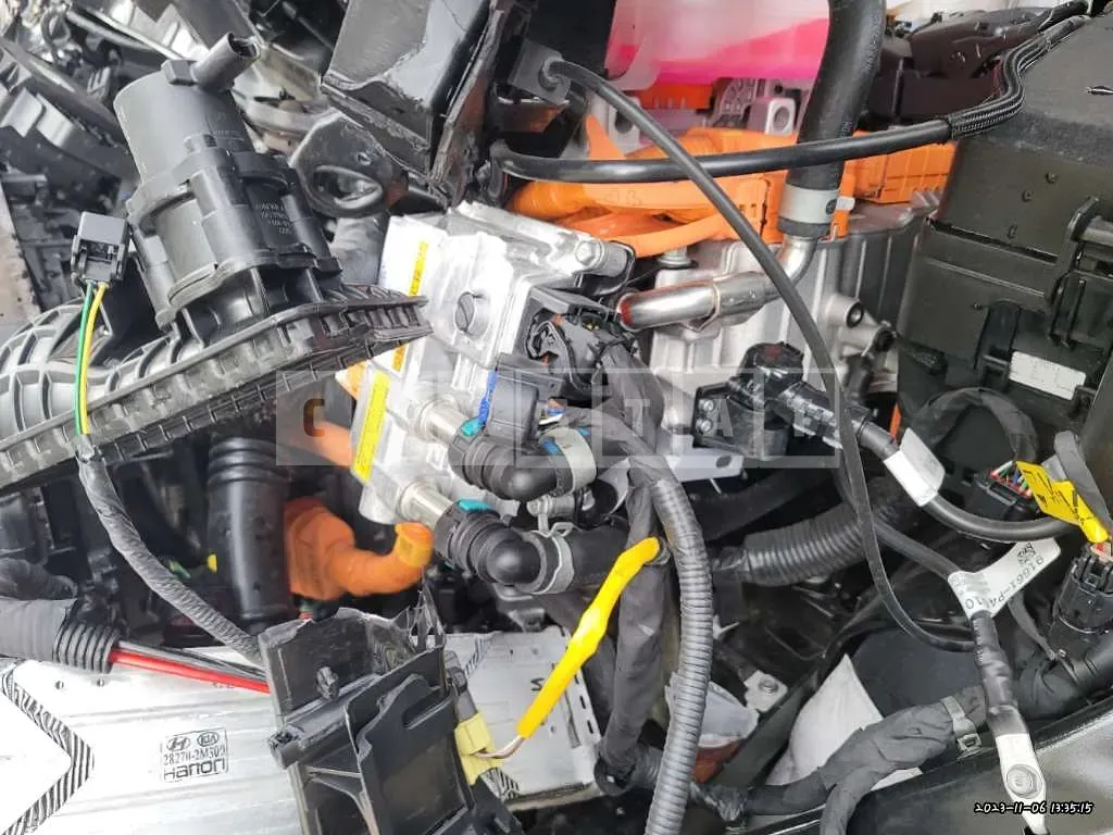 Photo 2 of 13: 2022 Kia Sorento, VIN KNARH81GBNA111609 — Korean insurance auction