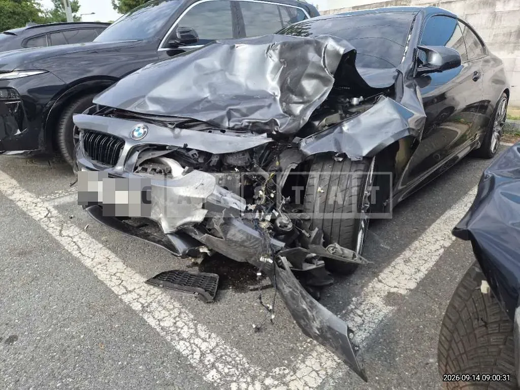 Photo 2 of 21: 2015 BMW M4 Coupe — Korean insurance auction