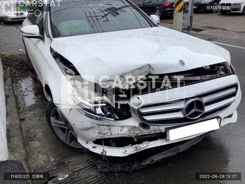 Photo 2 of 10: 2017 Mercedes-Benz E300, VIN WDDZF4JB0HA279037 — Korean insurance auction