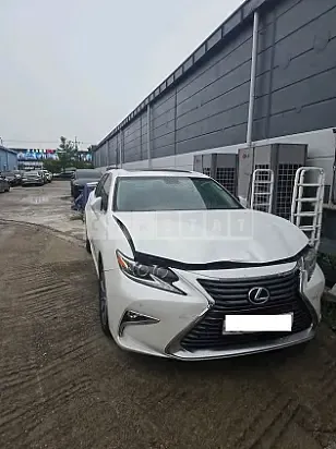 Photo 2 of 3: 2018 Lexus ES300h — Korean insurance auction