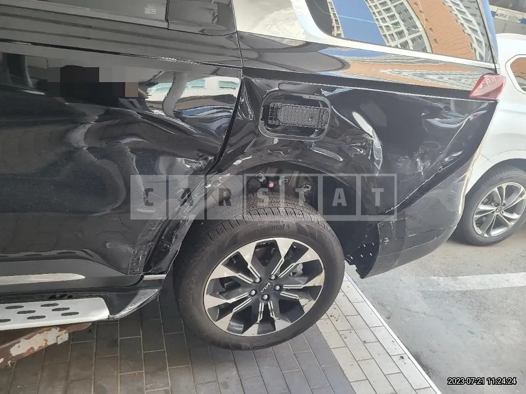 Photo 2 of 17: 2023 Kia Carnival 3.5, VIN KNANE813BPS288073 — Korean insurance auction