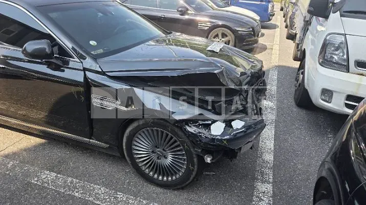 Photo 2 of 12: 2019 Genesis G90, VIN KMHG141DDKU066902 — Korean insurance auction