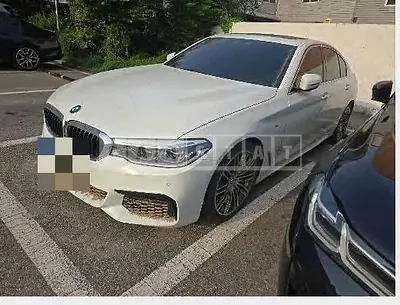 Photo 1 of 33: 2020 BMW 520d xDrive MSport Package — Korean insurance auction