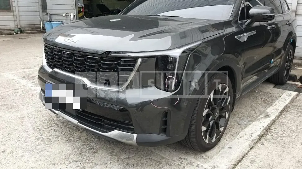 Photo 3 of 3: 2024 Kia (parts) Sorento Headlamp — Korean insurance auction