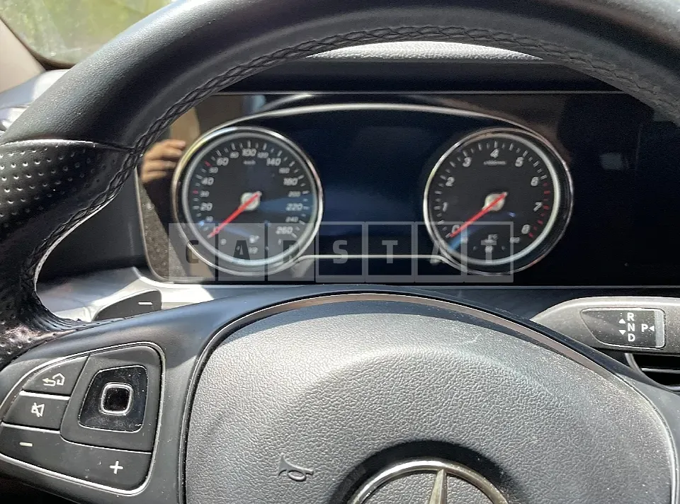 Photo 2 of 22: 2017 Mercedes-Benz E200, VIN WDDZF4CB8HA267084 — Korean insurance auction
