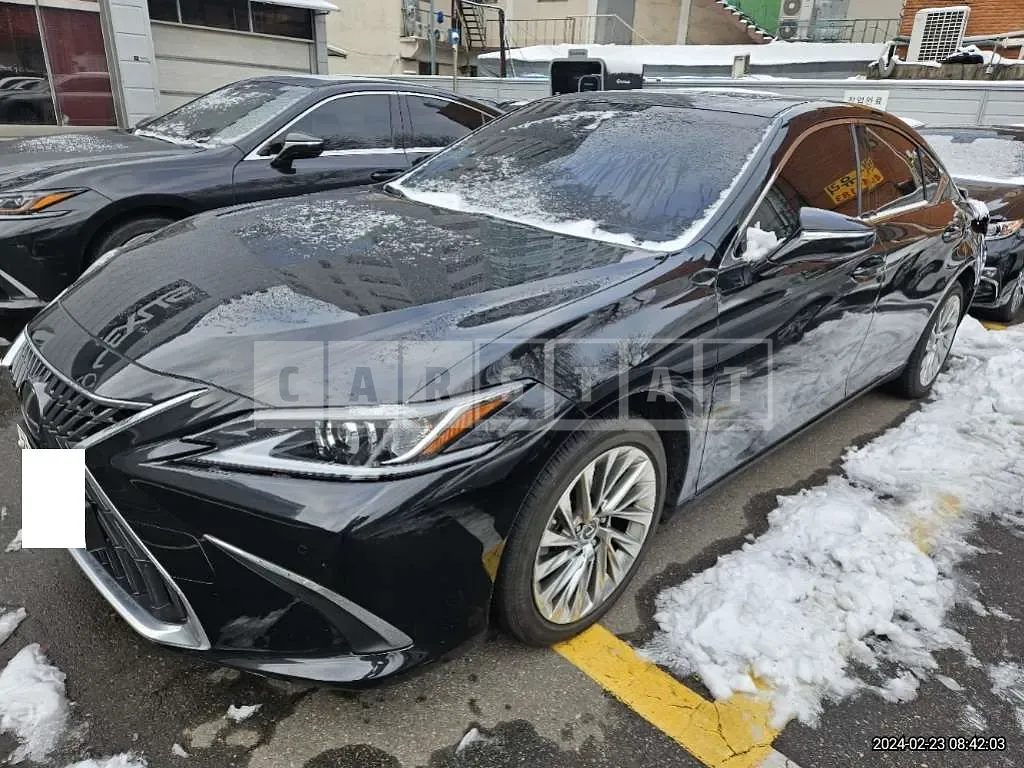 Photo 2 of 50: 2023 Lexus ES300h, VIN JTHBA1C1XP2015134 — Korean insurance auction
