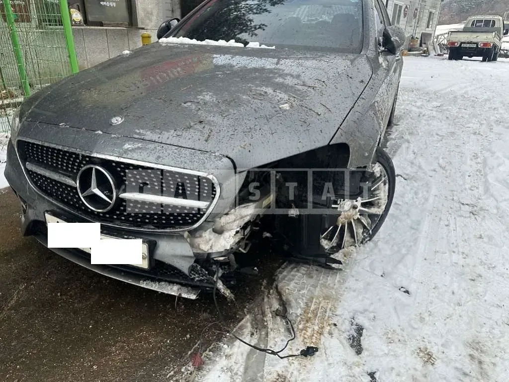 Photo 2 of 50: 2017 Mercedes-Benz E220d — Korean insurance auction