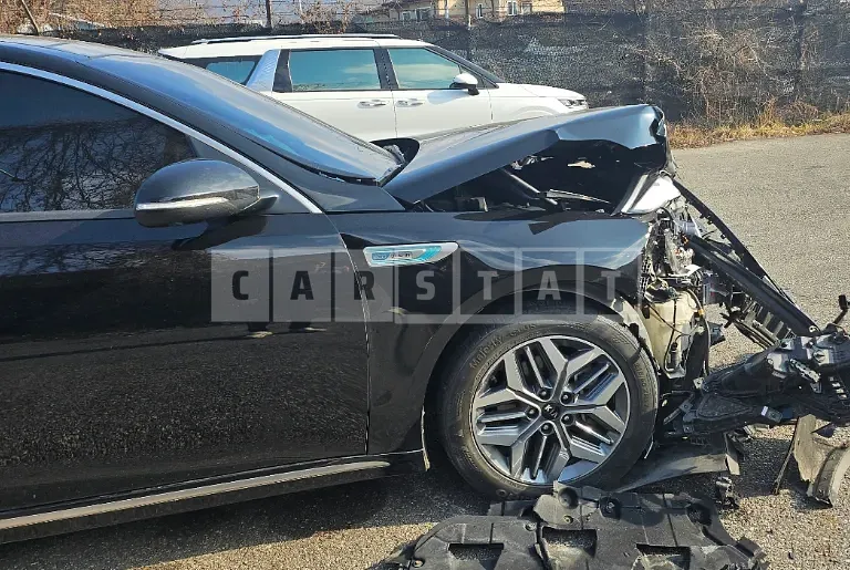 Photo 2 of 5: 2019 Kia K5, VIN KNAGW41EBKA033033 — Korean insurance auction