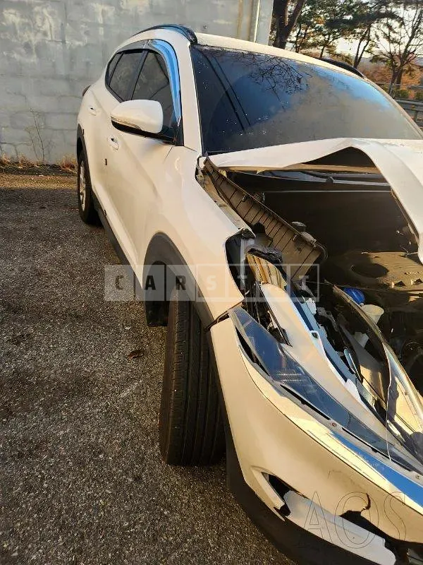 Photo 2 of 7: 2017 Hyundai Tucson, VIN KMHJ3815GHU241179 — Korean insurance auction