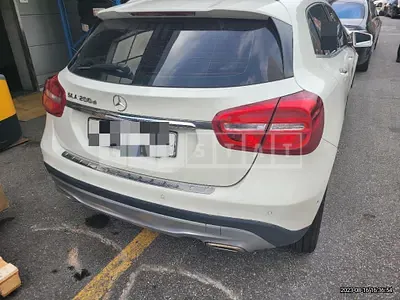 Photo 1 of 54: 2017 Mercedes-Benz GLA200 — Korean insurance auction
