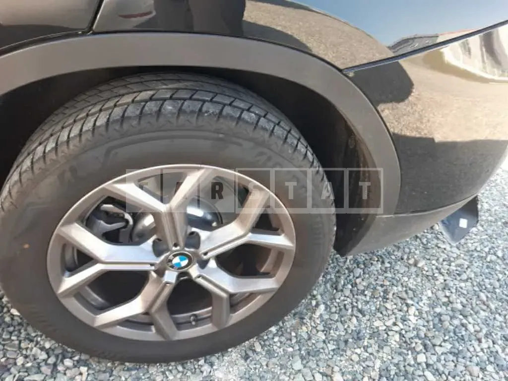 Photo 2 of 37: 2022 BMW X4 xDrive20i, VIN WBA21DT0XN9L25666 — Korean insurance auction
