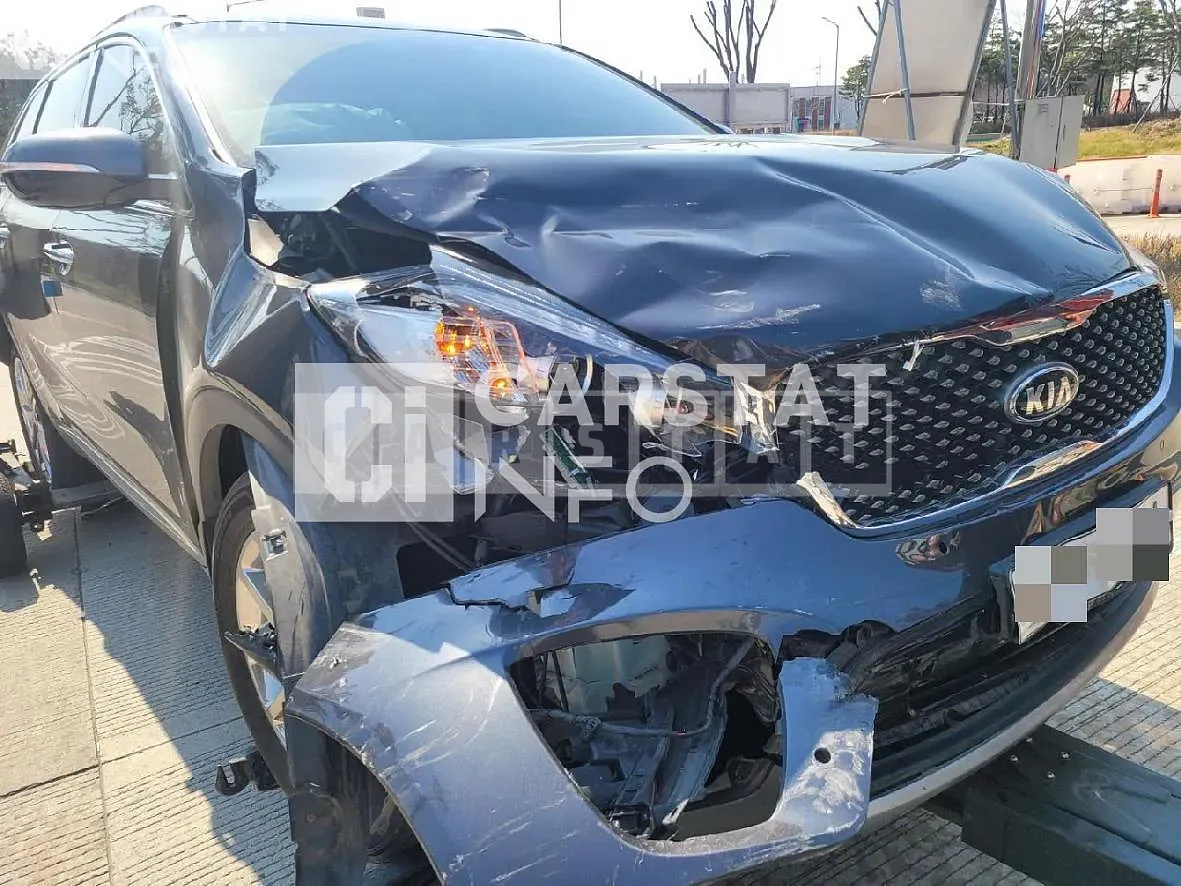 Photo 2 of 13: 2017 Kia Sorento 2.0, VIN KNAPH81ABHA377949 — Korean insurance auction