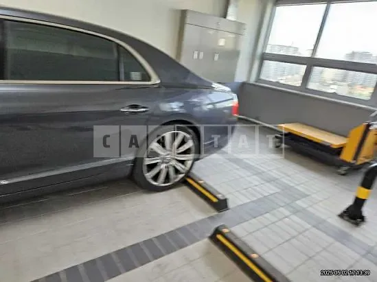 Photo 2 of 17: 2015 Bentley Flyingspur W12 — Korean insurance auction
