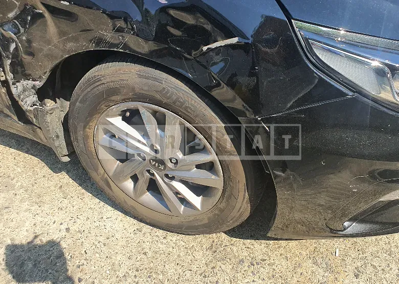 Photo 2 of 6: 2021 Kia K5, VIN KNAGU416BMA403942 — Korean insurance auction