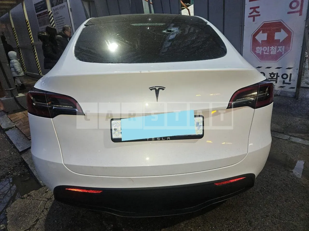 Photo 2 of 18: 2024 Tesla Model Y, VIN LRWYGCFS4RC416294 — Korean insurance auction