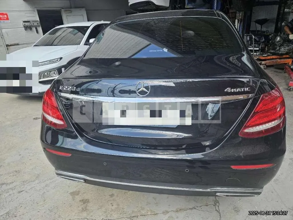 Photo 2 of 21: 2018 Mercedes-Benz E220 d 4Matic — Korean insurance auction