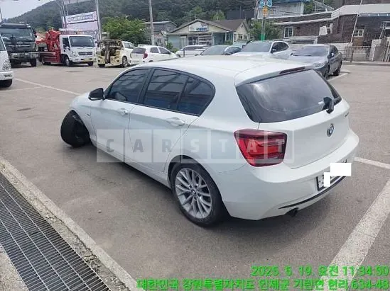 Photo 2 of 13: 2015 BMW 118d — Korean insurance auction