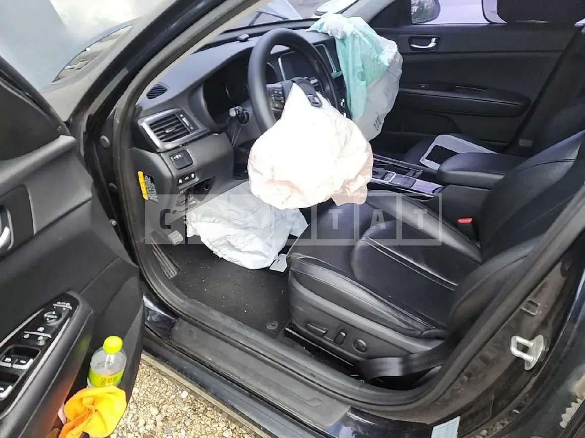 Photo 2 of 18: 2016 Kia K5 — Korean insurance auction