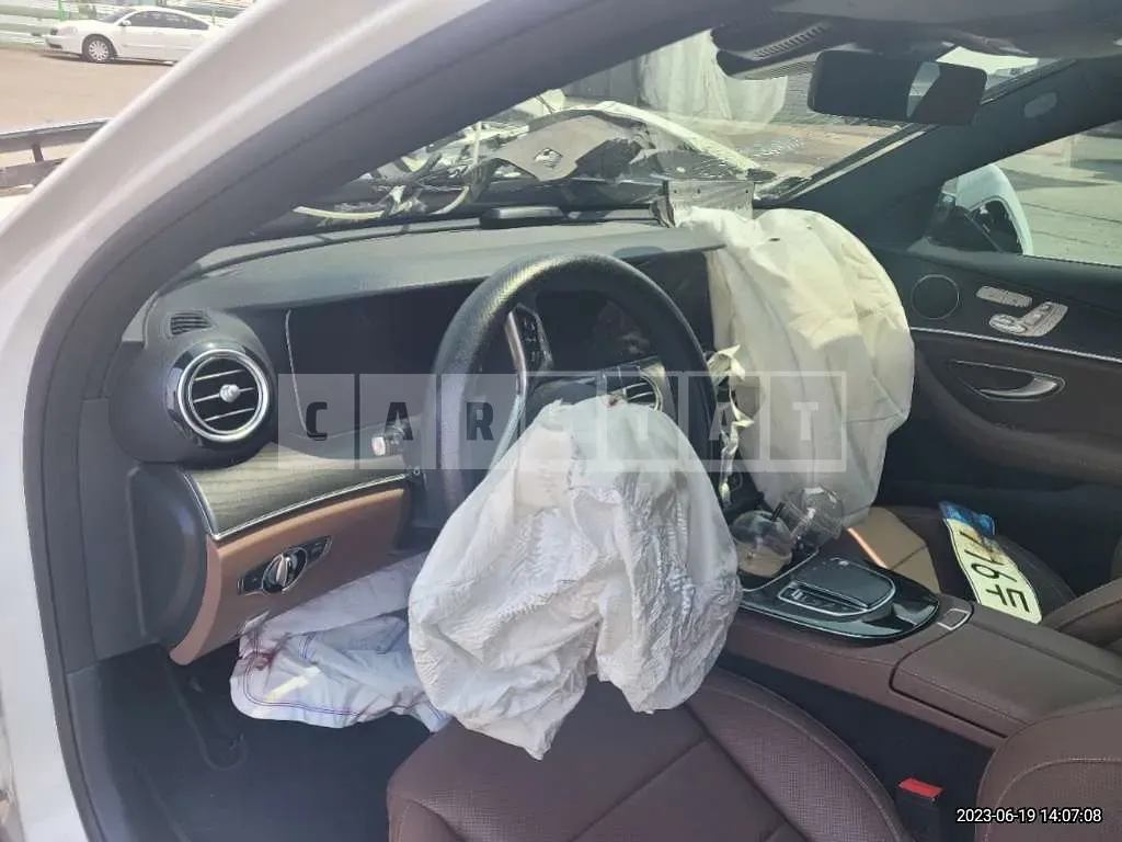 Photo 2 of 16: 2022 Mercedes-Benz E250, VIN W1KZF4FB4NB070060 — Korean insurance auction