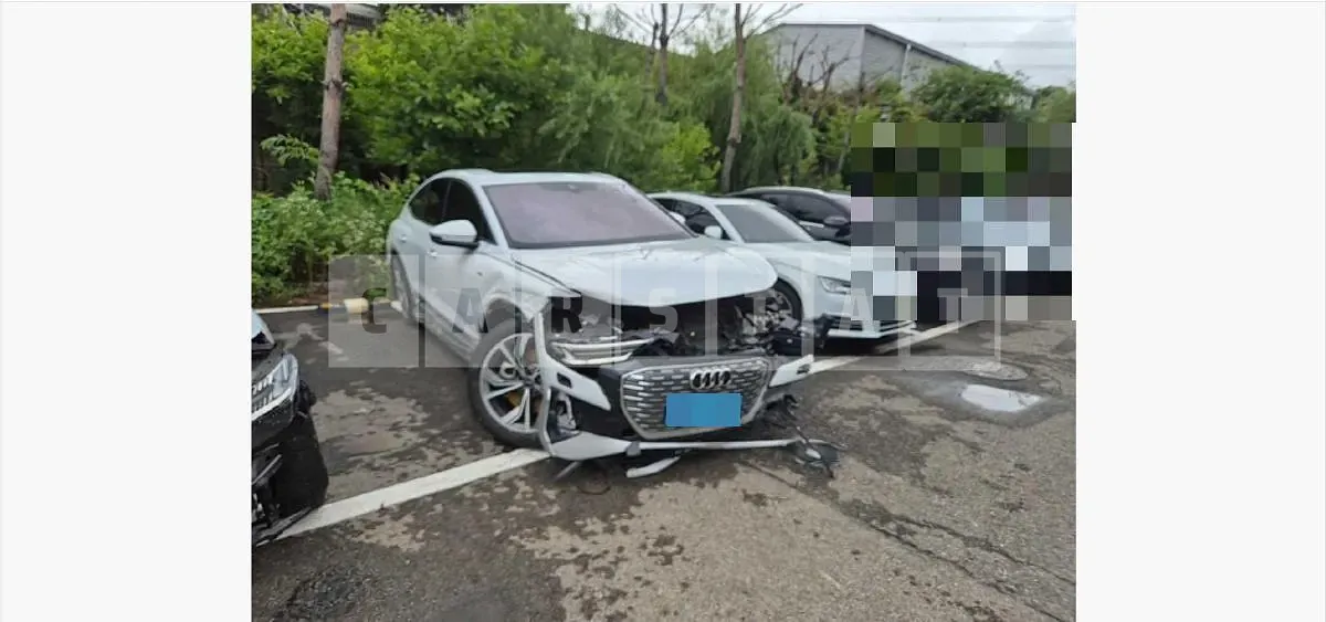 Photo 2 of 30: 2023 Audi Q4 Sportback 40 e-tron — Korean insurance auction