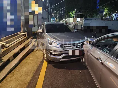 Photo 1 of 11: 2017 Hyundai Santa Fe DM, VIN KMHSW81UBJU794622 — Korean insurance auction