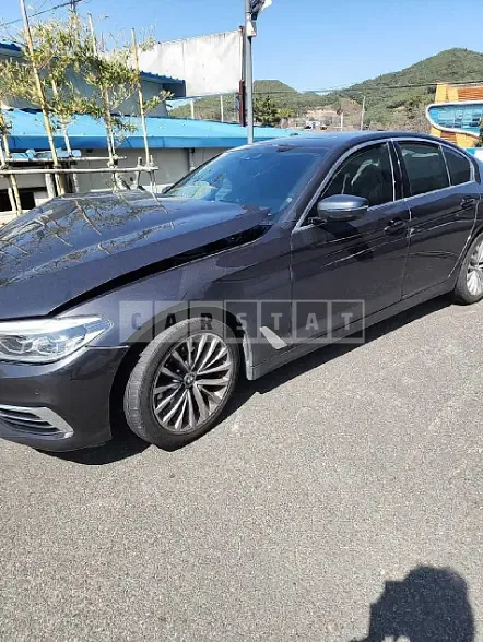 Photo 2 of 19: 2020 BMW 520d Luxury, VIN WBAJF3109LWW57168 — Korean insurance auction