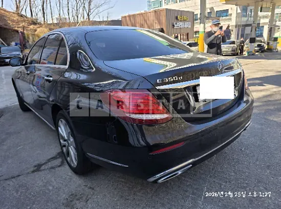 Photo 2 of 11: 2017 Mercedes-Benz E220 d 4Matic — Korean insurance auction