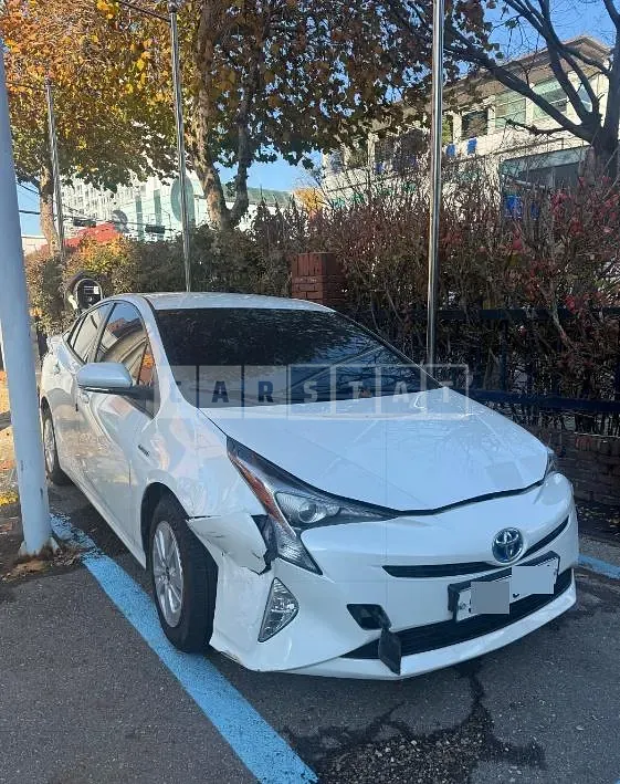 Photo 2 of 34: 2018 Toyota Prius — Korean insurance auction
