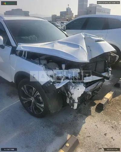 Photo 1 of 13: 2020 Volvo XC40 T4 AWD, VIN YV1XZACACL2293655 — Korean insurance auction