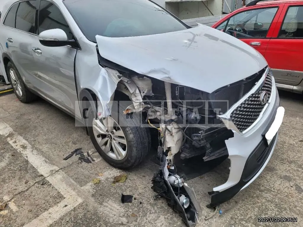 Photo 2 of 37: 2015 Kia Sorento, VIN KNAPS81ADFA110932 — Korean insurance auction
