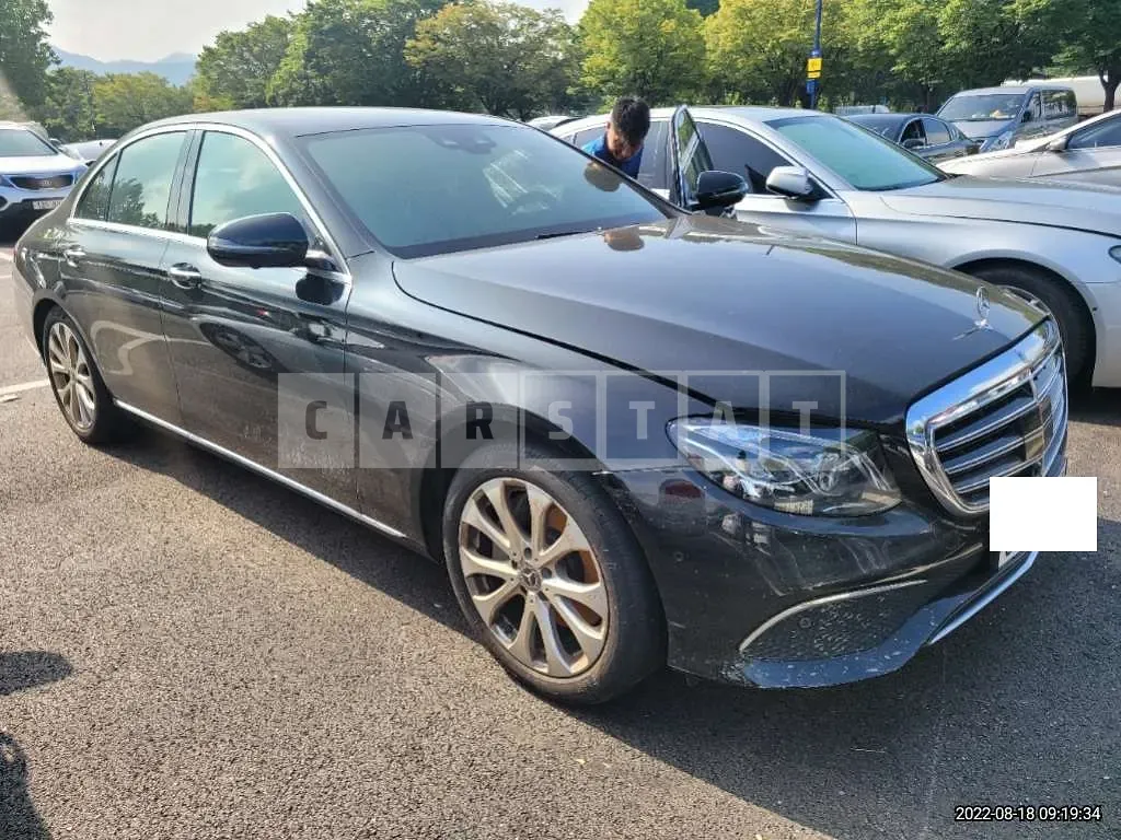 Photo 2 of 12: 2020 Mercedes-Benz E 300 4Matic, VIN W1KZF4KBXLA825253 — Korean insurance auction
