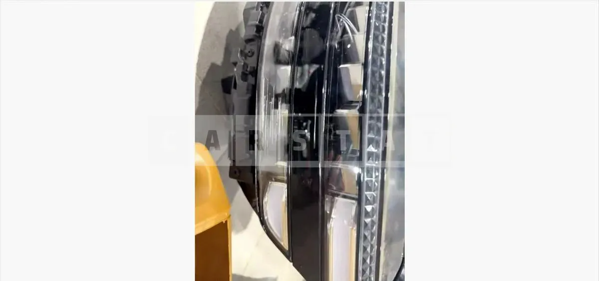 Photo 2 of 2: 2024 Genesis (parts) G90 Headlamp — Korean insurance auction