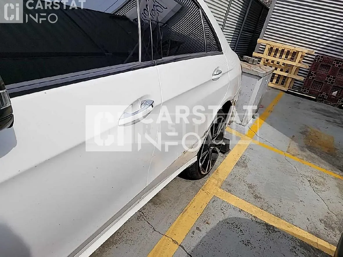Photo 2 of 15: 2016 Mercedes-Benz E220 BlueTec, VIN WDDHF0ABXGB309707 — Korean insurance auction