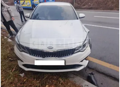 Photo 1 of 13: 2019 Kia K5 — Korean insurance auction