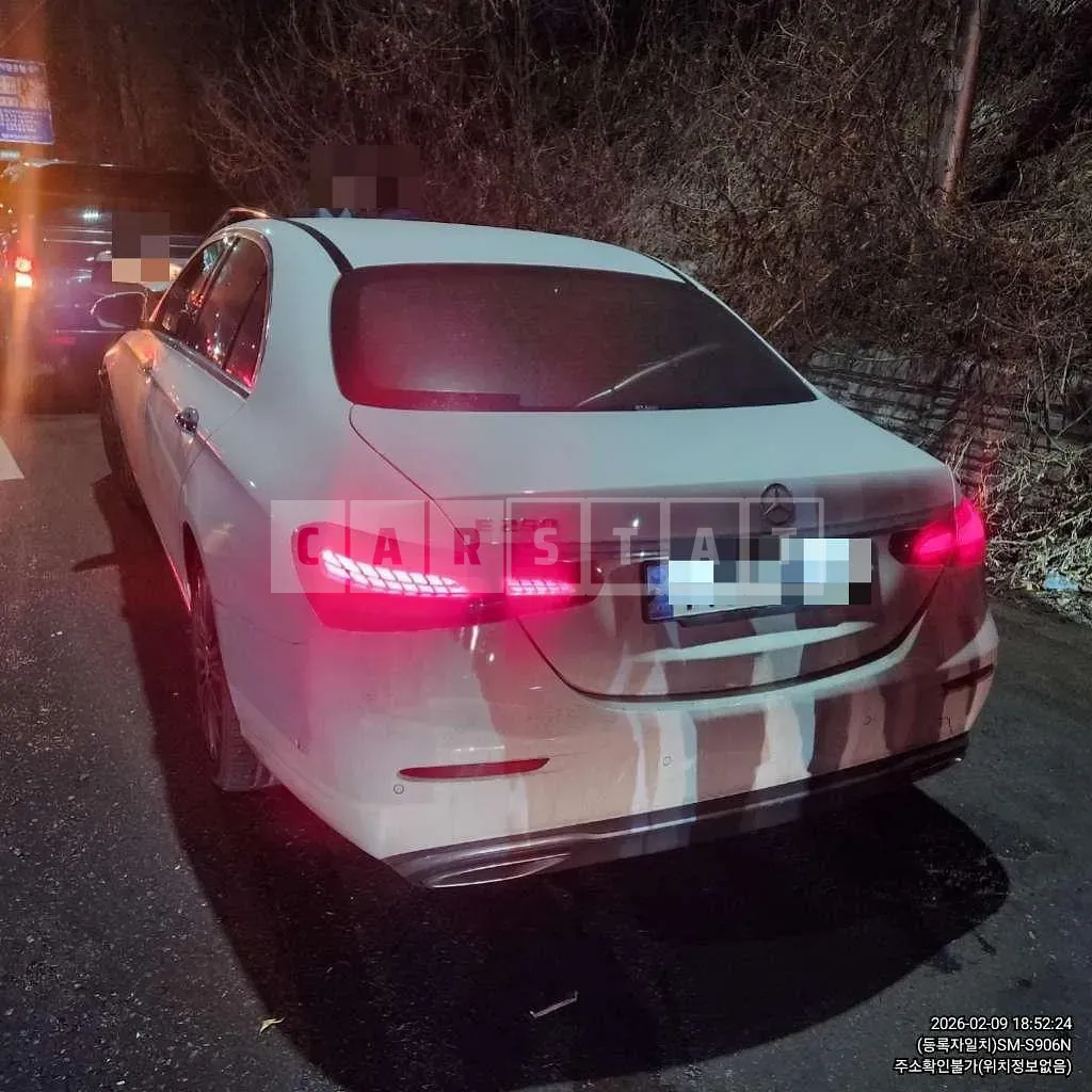 Photo 2 of 25: 2022 Mercedes-Benz E250 — Korean insurance auction