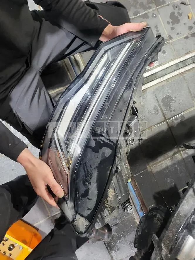 Photo 3 of 3: 2022 Audi (parts) A6 40 TDI quattro Left Headlamp — Korean insurance auction