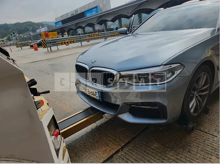 Photo 2 of 6: 2018 BMW 520d xDrive, VIN WBAJC5106JWB87122 — Korean insurance auction