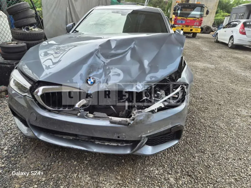 Photo 2 of 14: 2018 BMW 530i — Korean insurance auction